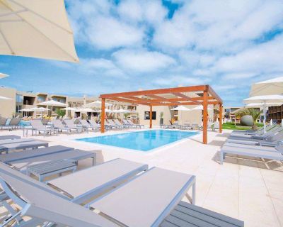 Oasis Atlantico Salinas Sea